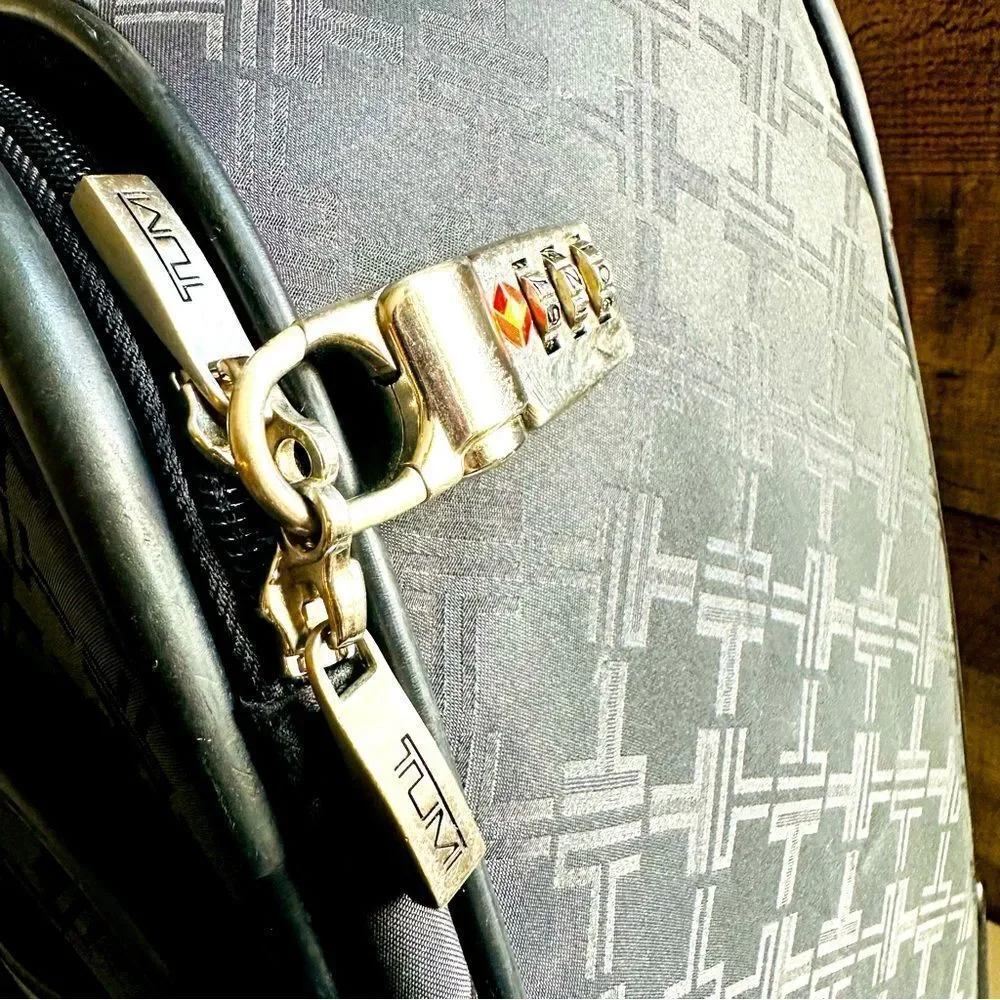 Tumi pre loved